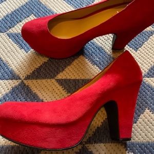 RED SUEDE NINE WEST PLATFORM PUMP